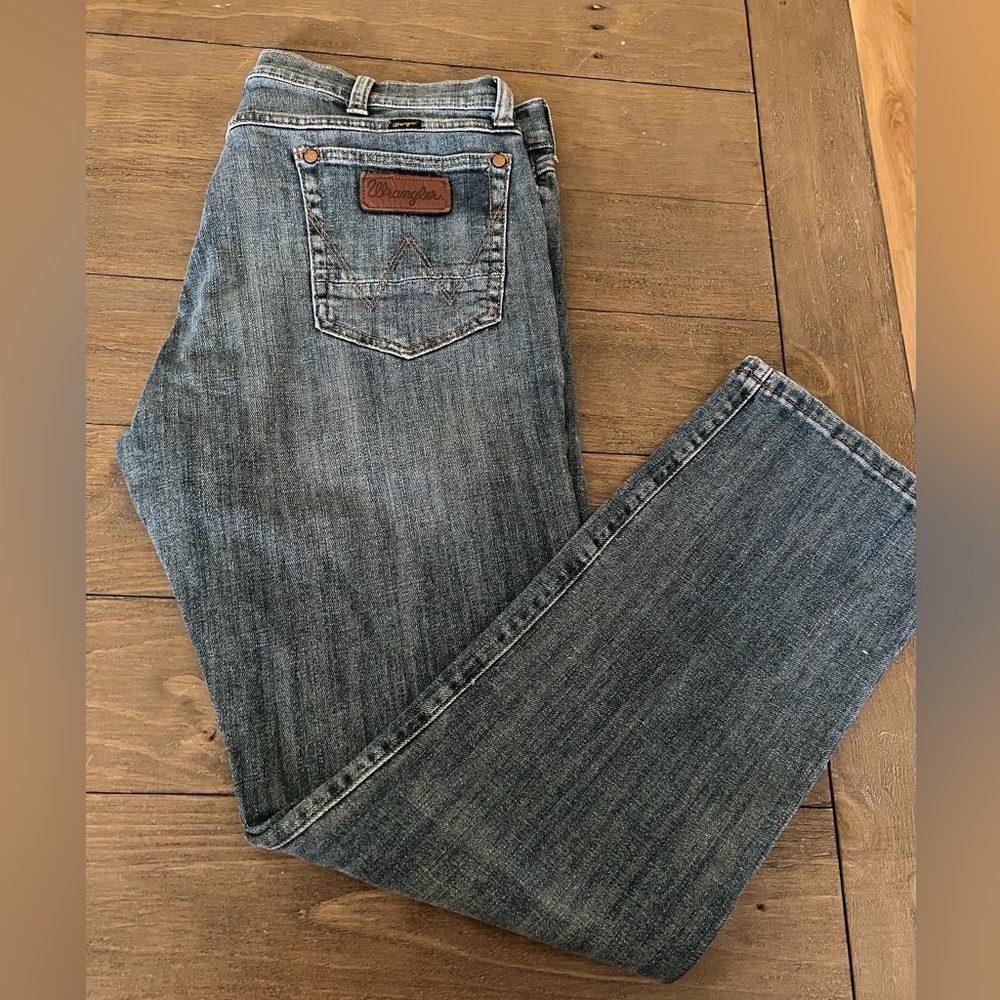 Wrangler Regular Straight Leg Jeans